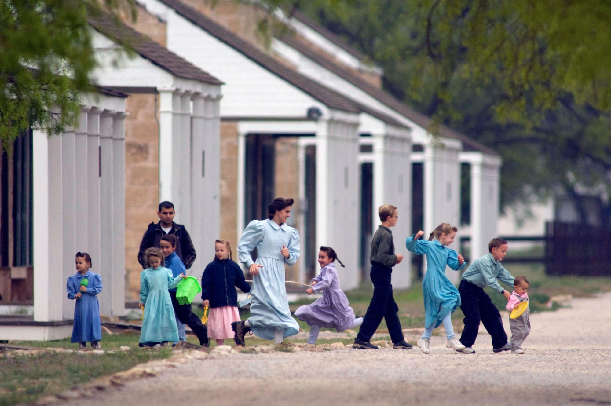 San Angelo, Texas, April 9, 2008: Children from the Yearning for Zion FDLS polygamous sect play outside at Fort Concho Historic Site. Hundreds of children were removed from the YFZ Ranch by state officials after an anonymous phone caller alleged child abuse and sexual abuse were occurring at the compound. ©Bob Daemmrich, via Alamy