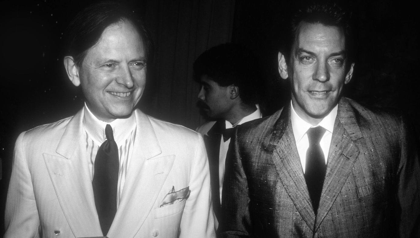 Tom Wolfe and Donald Sutherland 1983. Alamy
