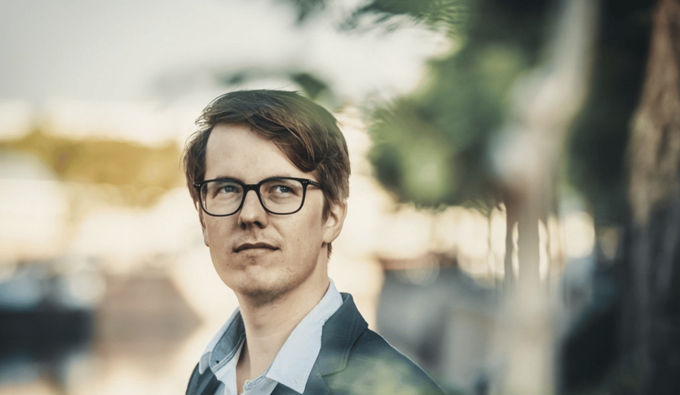 Maarten is a white man in his thirties. He wears reading glasses.