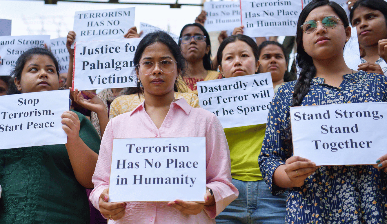 Indian female students are holding posters as they mourn and express condolences for the deaths in the Pahalgam terrorist attack. 