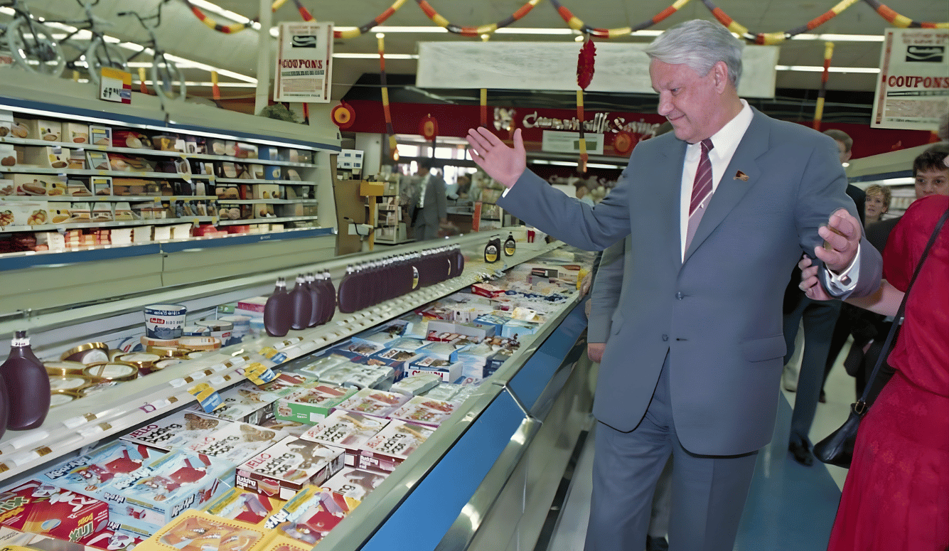 Boris Yeltsin visiting an American grocery store in 1989. Via X