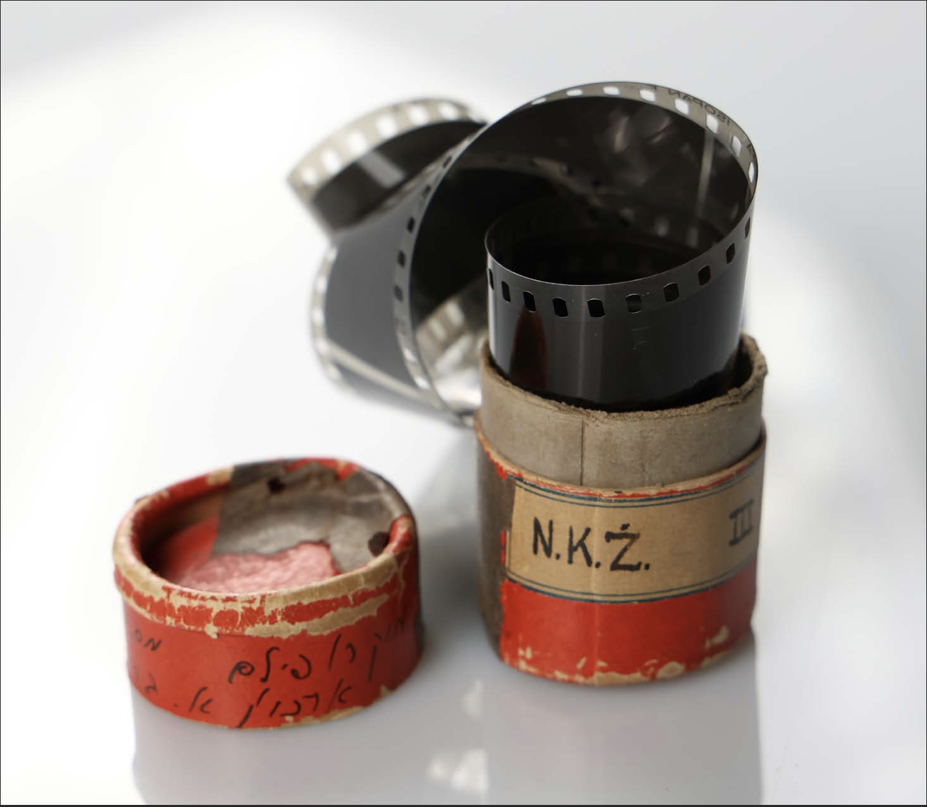 A microfilm containing reports, lists, diaries, testimonies and poems smuggled from Poland to London (1944)